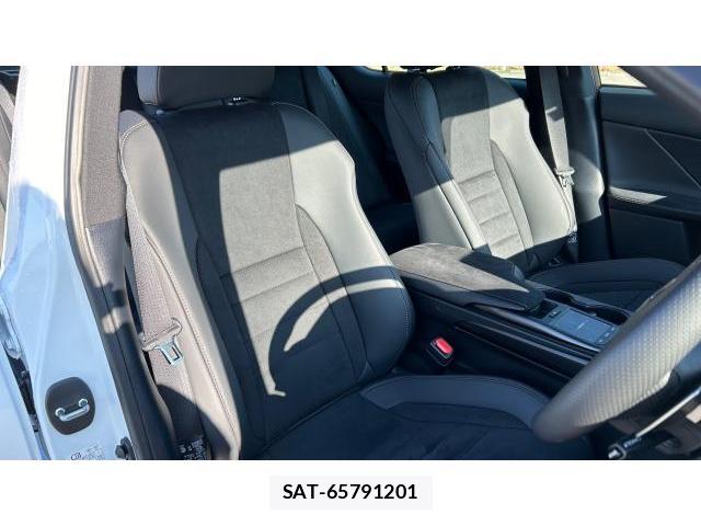 Lexus IS 2023 8434297-6