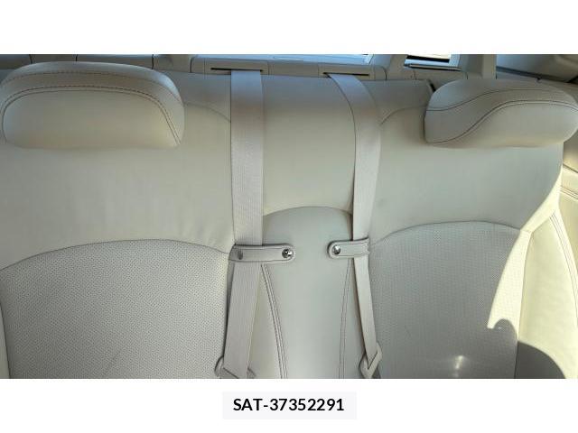 Lexus IS 2011-10 8434410-12