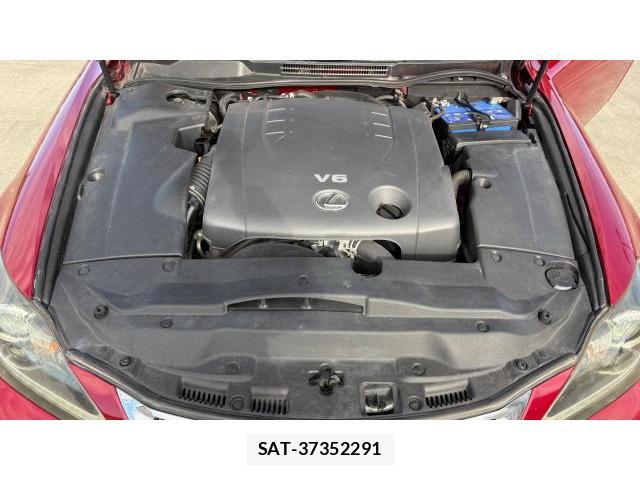 Lexus IS 2011-10 8434410-16