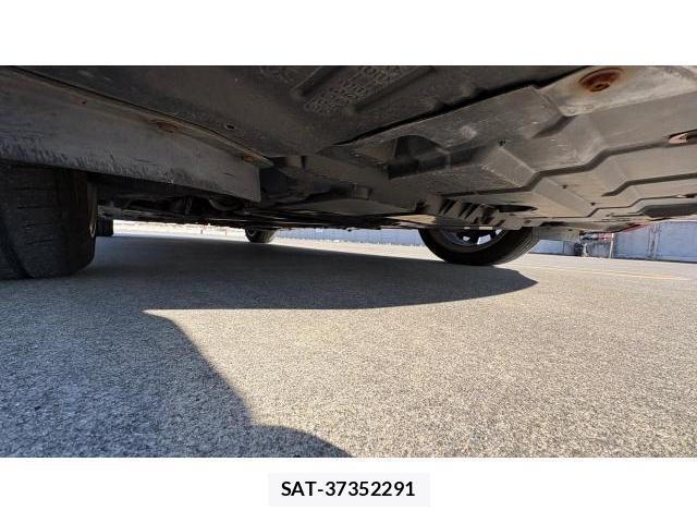 Lexus IS 2011-10 8434410-19