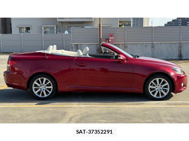 Lexus IS 2011-10 8434410-4