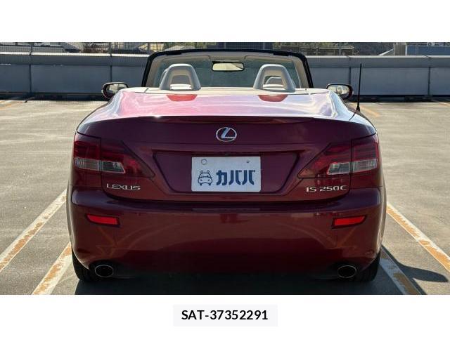 Lexus IS 2011-10 8434410-8