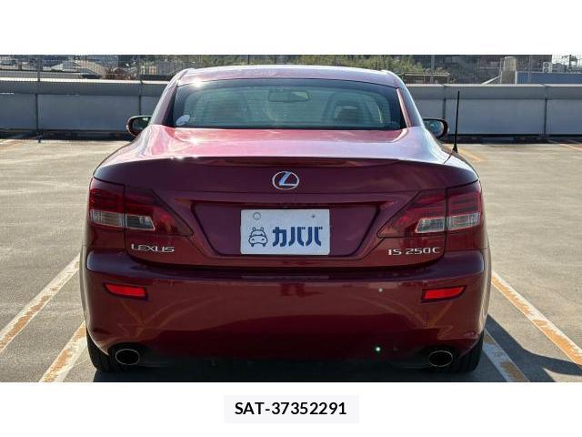 Lexus IS 2011-10 8434410-9