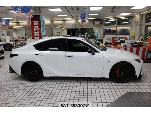 Lexus IS 2023-08 8435035-3