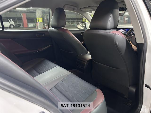 Lexus IS 2018-04 8435068-11