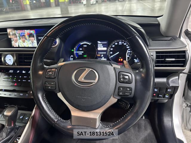 Lexus IS 2018-04 8435068-14