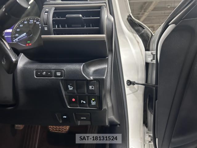 Lexus IS 2018-04 8435068-15