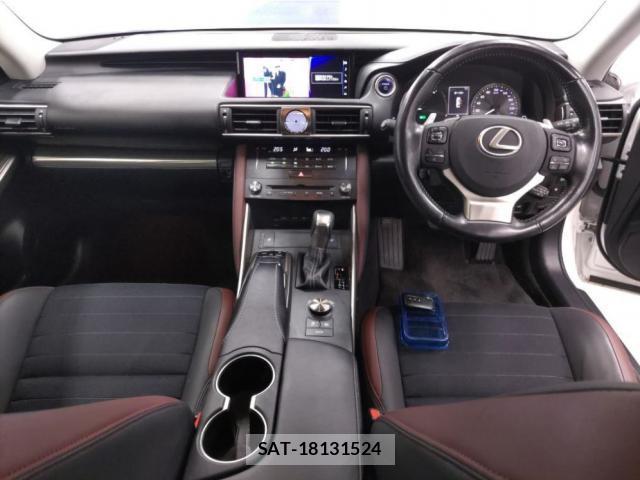 Lexus IS 2018-04 8435068-2