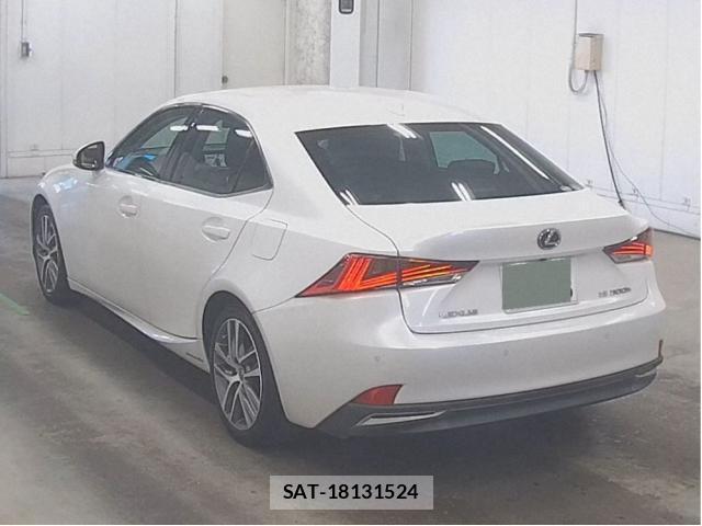 Lexus IS 2018-04 8435068-4