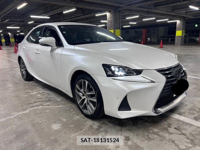 Lexus IS 2018-04 8435068-6