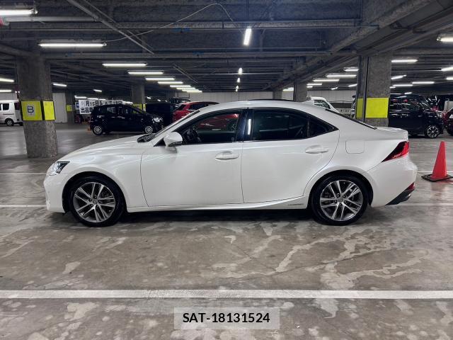 Lexus IS 2018-04 8435068-8