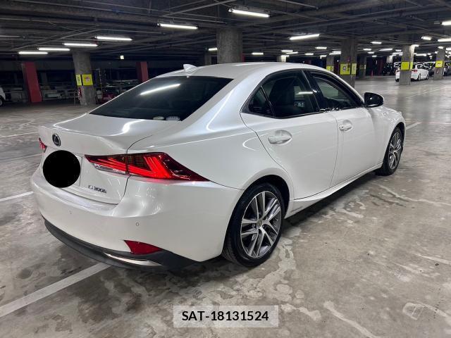 Lexus IS 2018-04 8435068-9