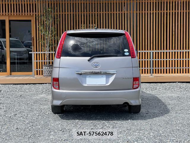 Toyota ISIS 2006-09 8434998-11