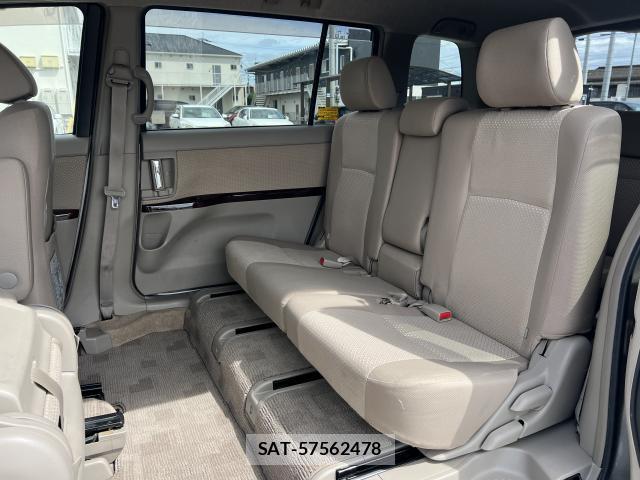 Toyota ISIS 2006-09 8434998-15