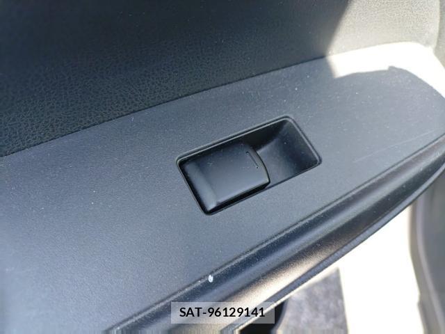 Nissan LATIO 2017-08 8433993-12