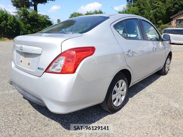 Nissan LATIO 2017-08 8433993-4