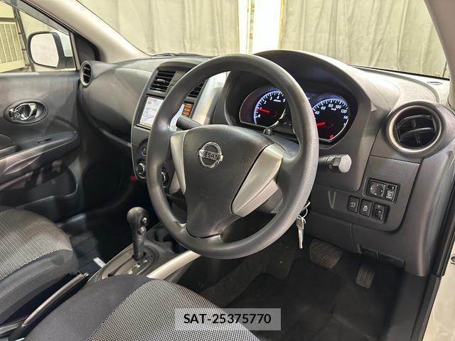 Nissan LATIO 2015-08 8434995-9