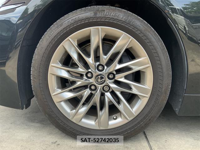 Lexus LS 2019-08 8434076-17