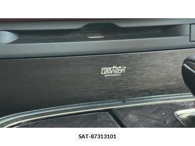 Lexus LS 2018-10 8434393-14