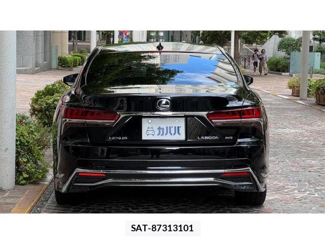 Lexus LS 2018-10 8434393-2
