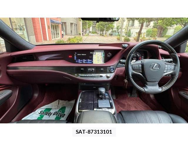 Lexus LS 2018-10 8434393-3