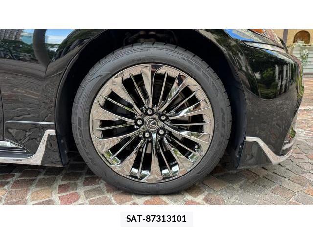 Lexus LS 2018-10 8434393-6