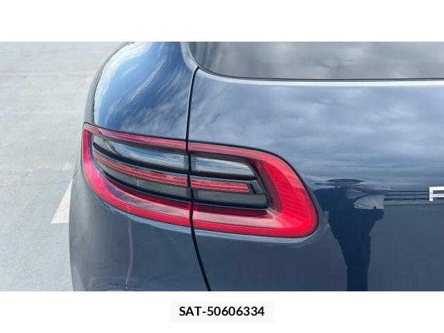 Porsche MACAN 2015-12 8434292-11