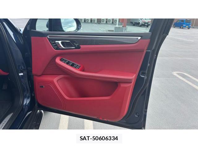 Porsche MACAN 2015-12 8434292-14