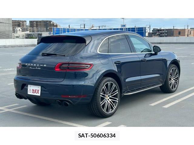 Porsche MACAN 2015-12 8434292-4