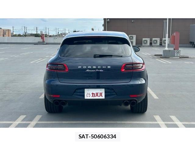 Porsche MACAN 2015-12 8434292-5