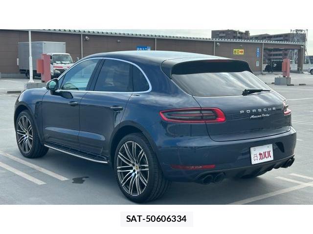 Porsche MACAN 2015-12 8434292-6