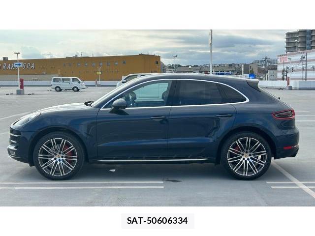Porsche MACAN 2015-12 8434292-7