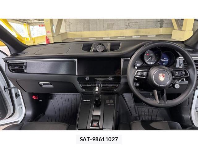 Porsche MACAN 2023 8434372-3