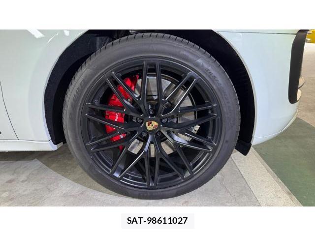 Porsche MACAN 2023 8434372-6