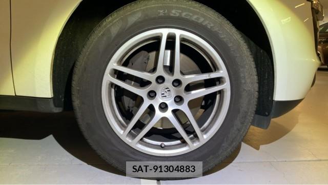 Porsche MACAN 2018-12 8434658-8