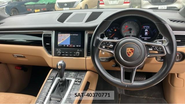 Porsche MACAN 2018-05 8434712-16