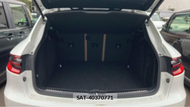 Porsche MACAN 2018-05 8434712-17