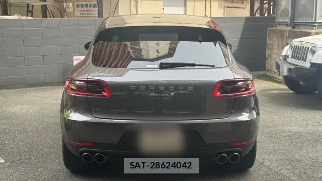 Porsche MACAN 2018-08 8434727-1