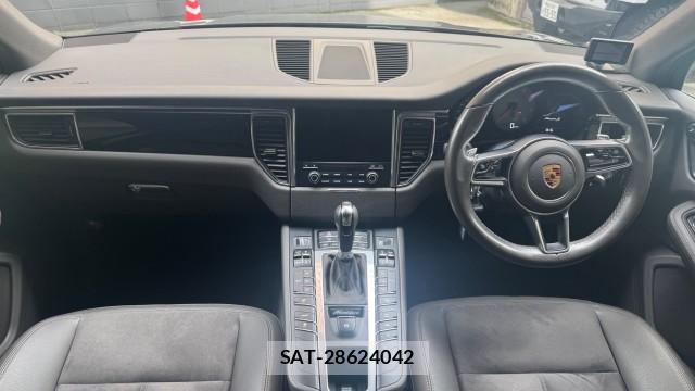 Porsche MACAN 2018-08 8434727-2