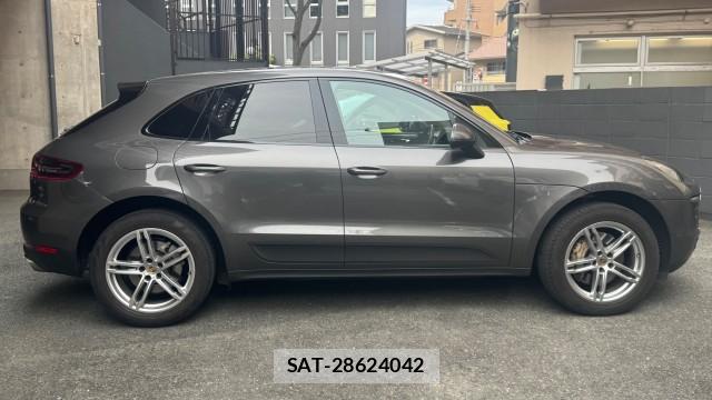 Porsche MACAN 2018-08 8434727-3