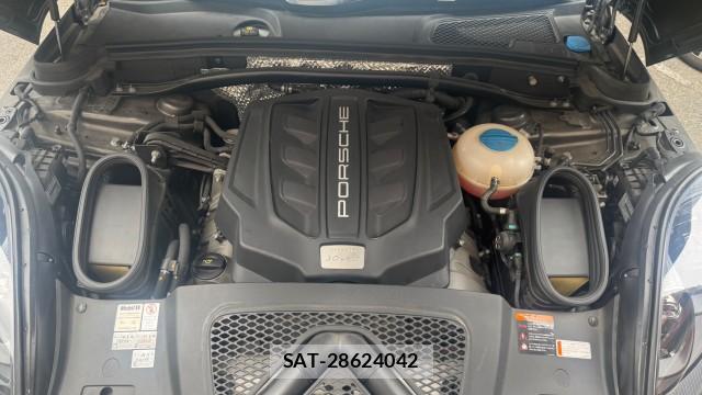 Porsche MACAN 2018-08 8434727-7