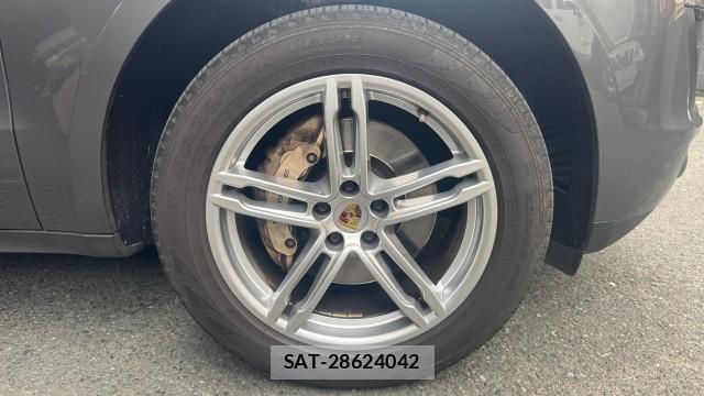 Porsche MACAN 2018-08 8434727-8