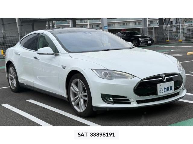 Tesla MODEL S 2014-12 8434419-13