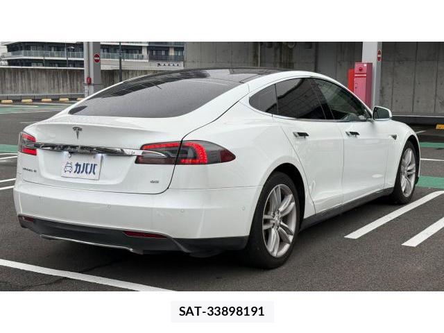 Tesla MODEL S 2014-12 8434419-14