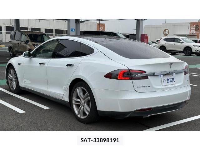 Tesla MODEL S 2014-12 8434419-15