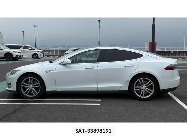 Tesla MODEL S 2014-12 8434419-16