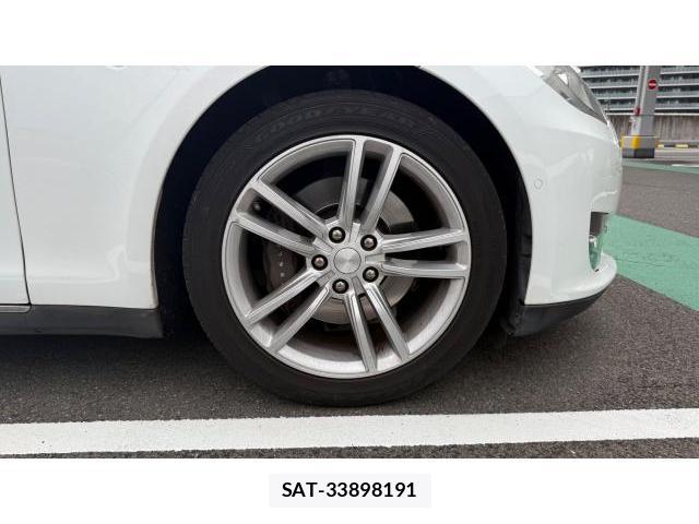 Tesla MODEL S 2014-12 8434419-7