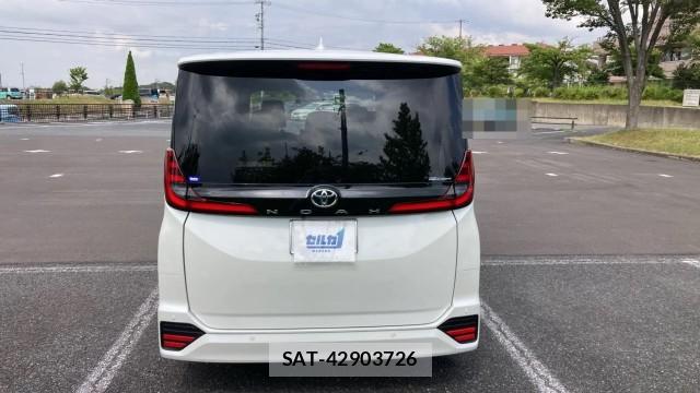 Toyota NOAH 2023-12 8434702-1