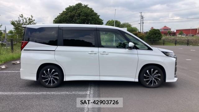 Toyota NOAH 2023-12 8434702-10