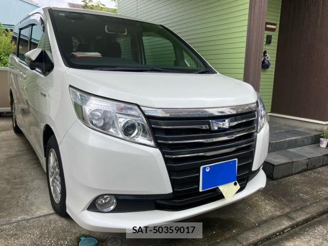 Toyota NOAH 2015-11 8435099-0